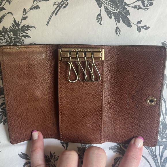 Louis Vuitton 4 Ring Key Holder - Picture 3 of 10